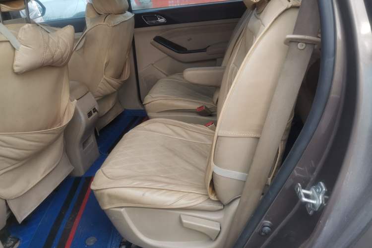 Used Baojun 730 2014 1.5L manual luxury trim 7 seats Left Rear Seat