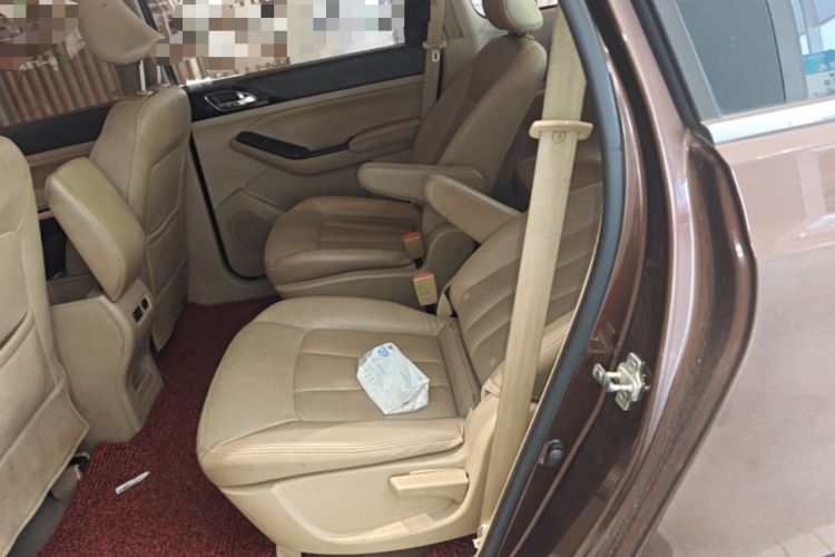 Used Baojun 730 2014 1.5L manual Comfort version 7 seats Left Rear Seat