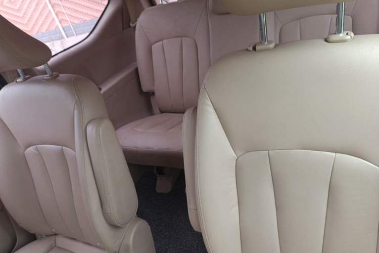Used Baojun 730 2014 1.5L manual luxury trim 7 seats Left Rear Seat