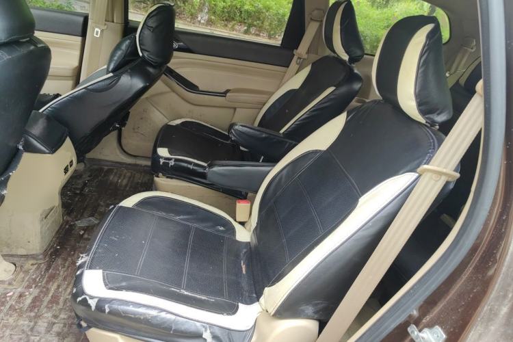 Used Baojun 730 2014 1.5L manual Comfort ESP version 7 seats Left Rear Seat