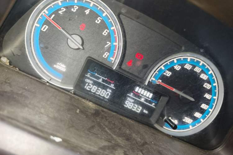 Used Baojun 730 2014 1.5L manual Comfort version 7 seats Odometer Close Up