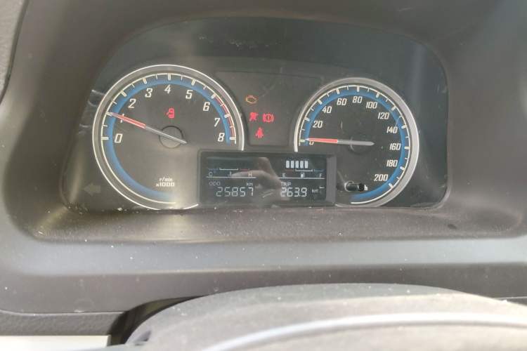 Used Baojun 730 2014 1.5L manual standard trim 7 seats Odometer Close Up