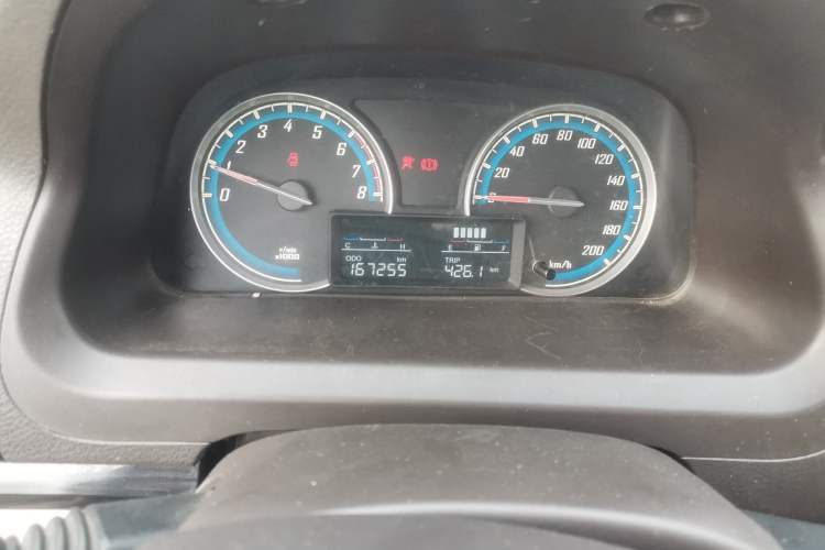 Used Baojun 730 2014 1.5L manual luxury trim 7 seats Odometer Close Up
