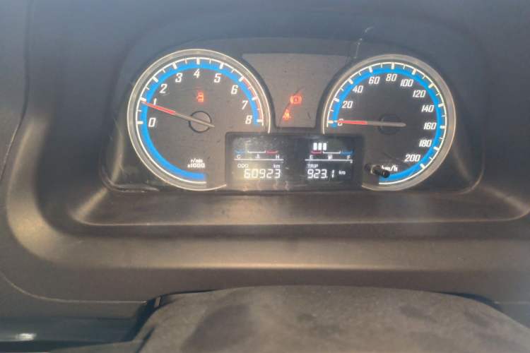 Used Baojun 730 2014 1.5L manual luxury trim 7 seats Odometer Close Up