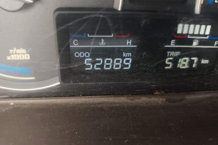 Used Baojun 730 2014 1.5L manual Comfort version 7 seats Odometer Close Up