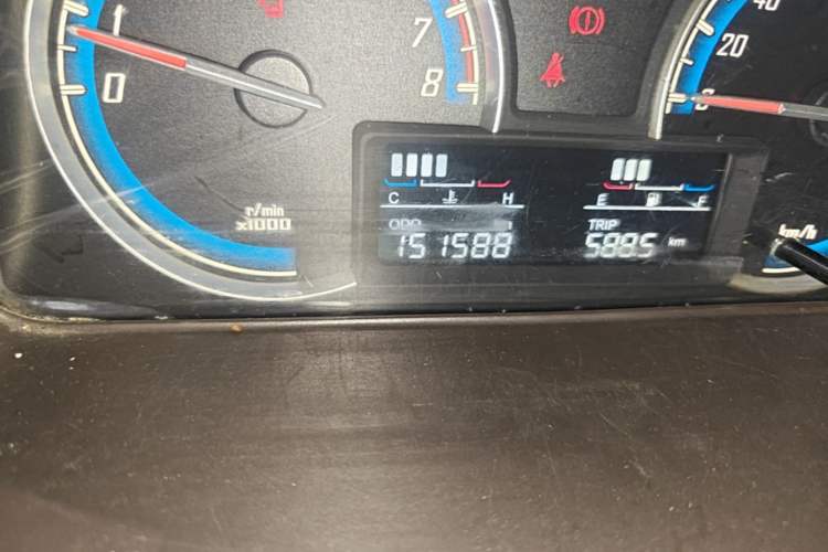 Used Baojun 730 2014 1.5L manual Comfort version 7 seats Odometer Close Up