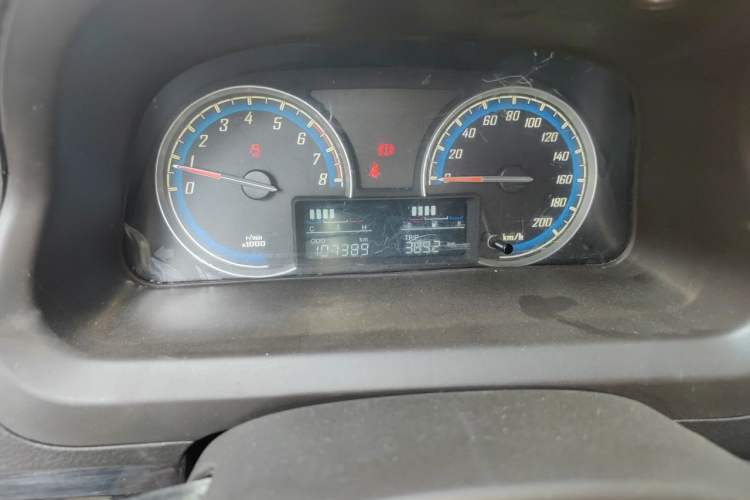 Used Baojun 730 2014 1.5L manual Comfort ESP version 7 seats Odometer Close Up