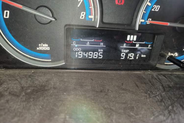 Used Baojun 730 2014 1.5L manual standard version 5 seats Odometer Close Up