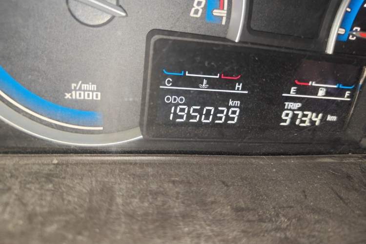 Used Baojun 730 2014 1.5L manual standard version 5 seats Odometer Close Up