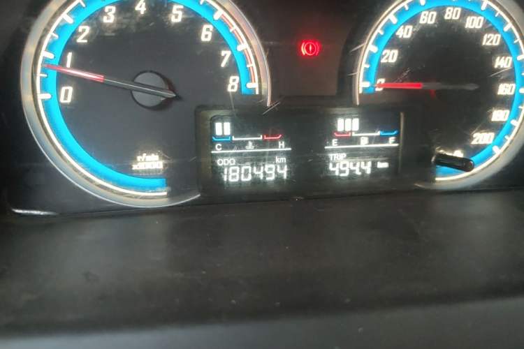 Used Baojun 730 2014 1.5L manual standard trim 7 seats Odometer Close Up