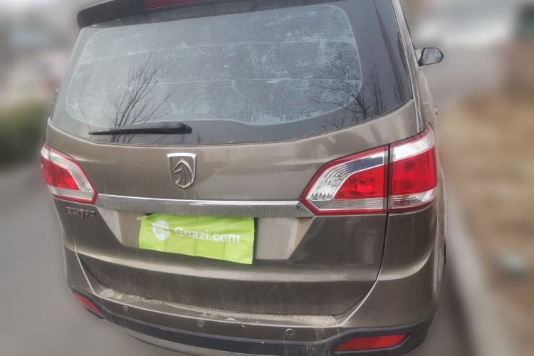 Used Baojun 730 2014 1.5L manual luxury trim 7 seats Rear