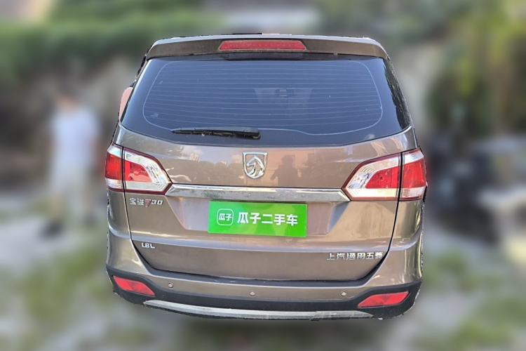 Used Baojun 730 2014 1.8L manual Comfort trim 7-seater Rear