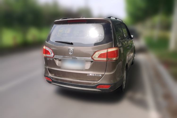 Used Baojun 730 2014 1.5L manual luxury trim 7 seats Rear