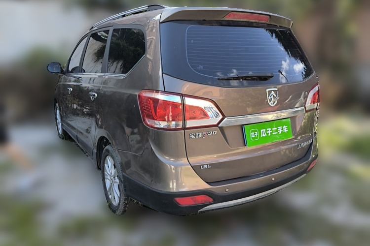 Used Baojun 730 2014 1.8L manual Comfort trim 7-seater Rear Left 45 Deg