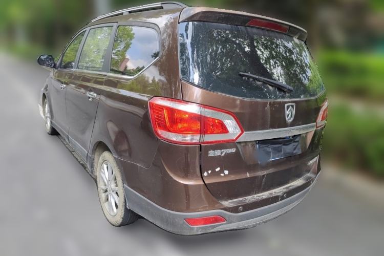 Used Baojun 730 2014 1.5L manual Comfort ESP version 7 seats Rear Left 45 Deg