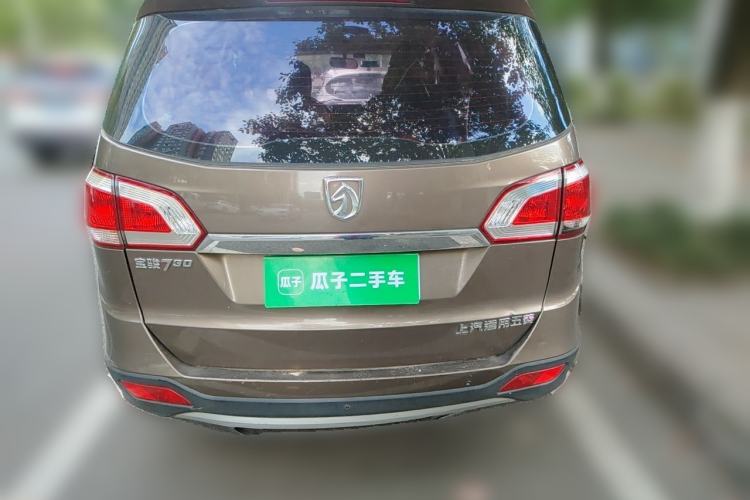 Used Baojun 730 2014 1.5L manual standard trim 7 seats Rear