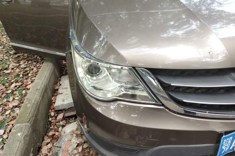 Used Baojun 730 2014 1.5L manual standard trim 7 seats Right Front Headlight