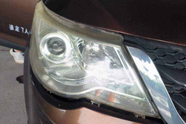 Used Baojun 730 2014 1.5L manual luxury trim 7 seats Right Front Headlight