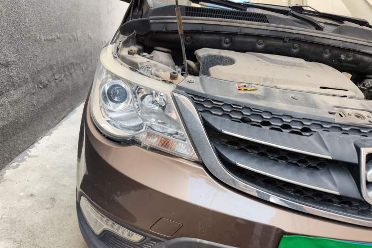 Used Baojun 730 2014 1.5L manual Comfort version 7 seats Right Front Headlight