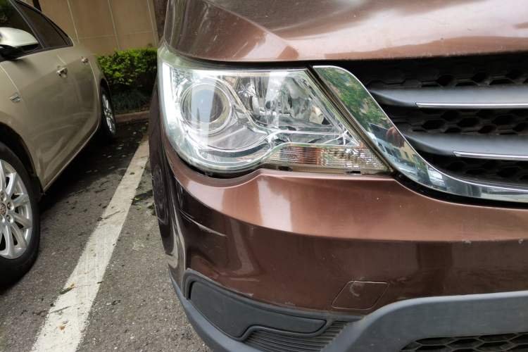 Used Baojun 730 2014 1.5L manual standard version 5 seats Right Front Headlight
