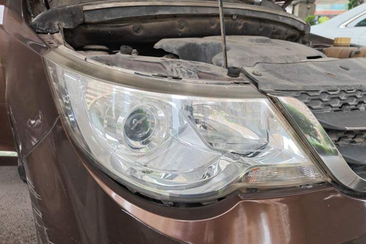 Used Baojun 730 2014 1.5L manual standard version 5 seats Right Front Headlight