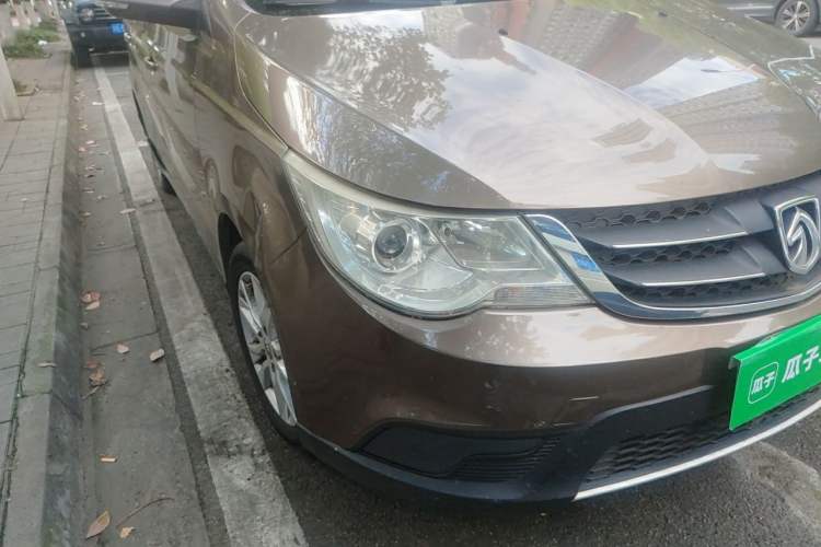 Used Baojun 730 2014 1.5L manual standard trim 7 seats Right Front Headlight
