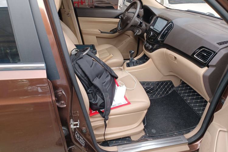 Used Baojun 730 2014 1.5L manual Comfort version 7 seats Right Front Seat