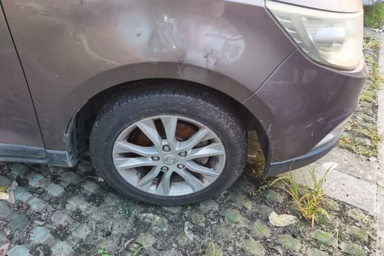 Used Baojun 730 2014 1.5L manual Comfort version 7 seats Right Front Wheel Hub