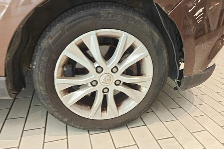 Used Baojun 730 2014 1.5L manual Comfort version 7 seats Right Front Wheel Hub