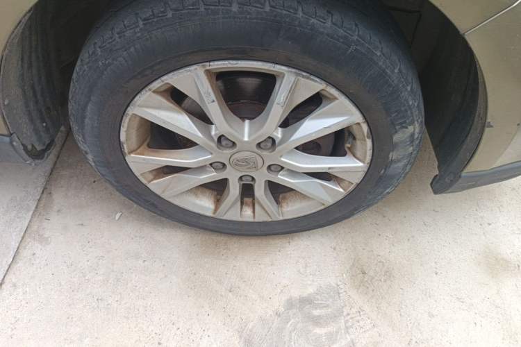 Used Baojun 730 2014 1.5L manual luxury trim 7 seats Right Front Wheel Hub