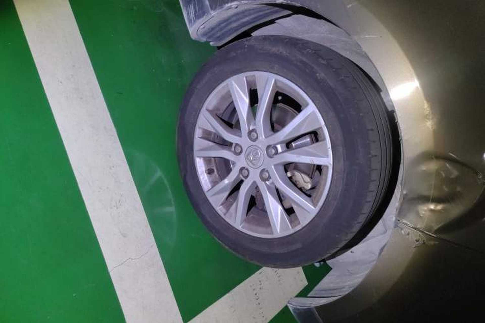 Used Baojun 730 2014 1.5L manual Comfort version 7 seats Right Front Wheel Hub