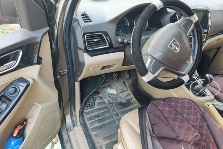 Used Baojun 730 2014 1.5L manual Comfort version 7 seats Steering Wheel