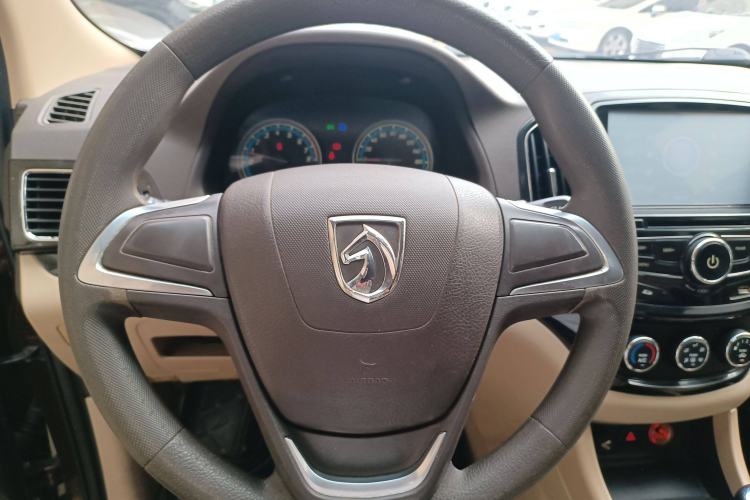 Used Baojun 730 2014 1.5L manual Comfort version 7 seats Steering Wheel