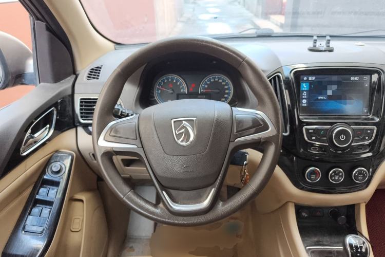 Used Baojun 730 2014 1.5L manual Comfort version 7 seats Steering Wheel