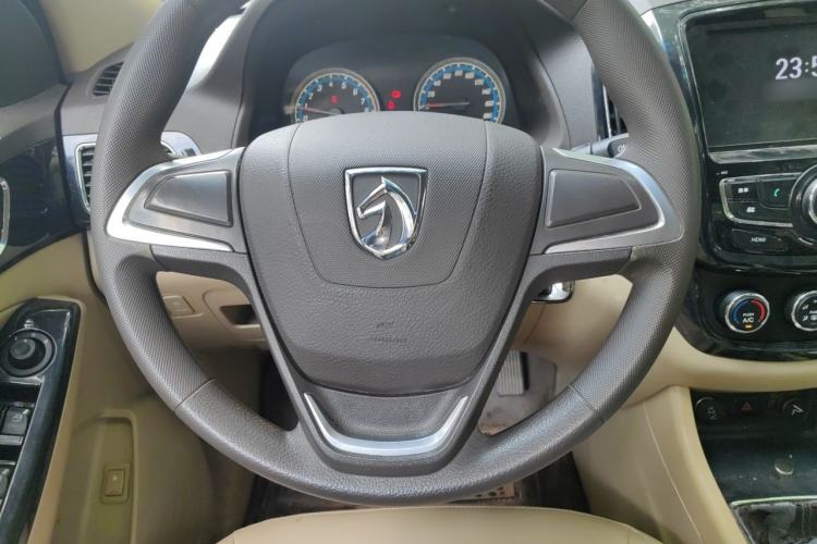 Used Baojun 730 2014 1.5L manual Comfort ESP version 7 seats Steering Wheel