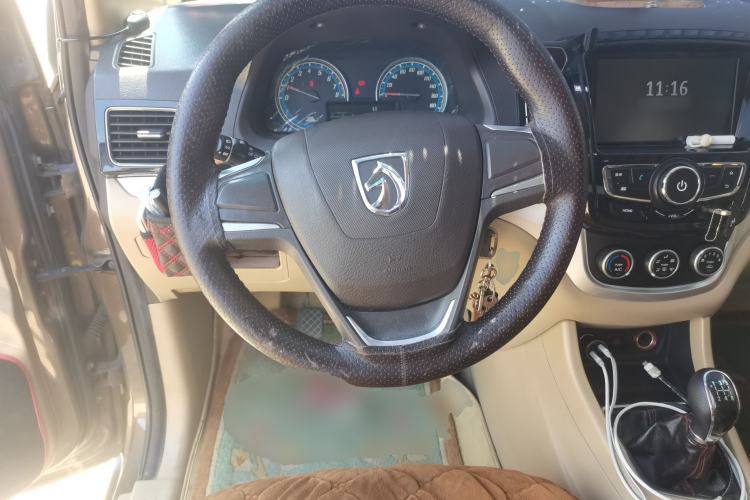 Used Baojun 730 2014 1.5L manual standard trim 7 seats Steering Wheel