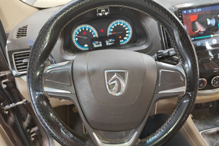 Used Baojun 730 2014 1.5L manual standard version 5 seats Steering Wheel