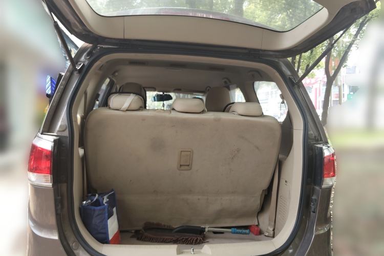 Used Baojun 730 2014 1.5L manual standard trim 7 seats Trunk
