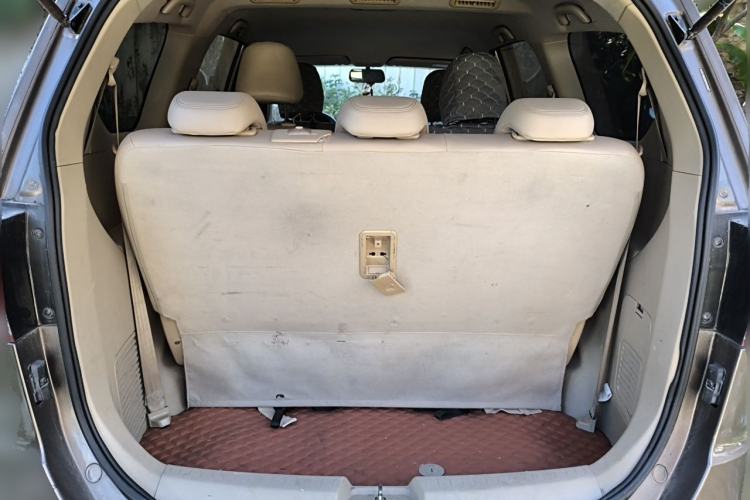 Used Baojun 730 2014 1.8L manual Comfort trim 7-seater Trunk