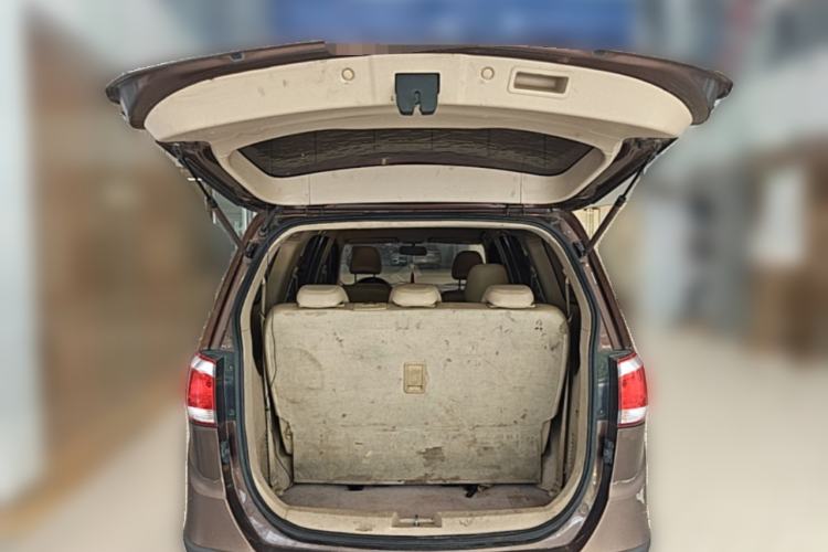 Used Baojun 730 2014 1.5L manual Comfort version 7 seats Trunk