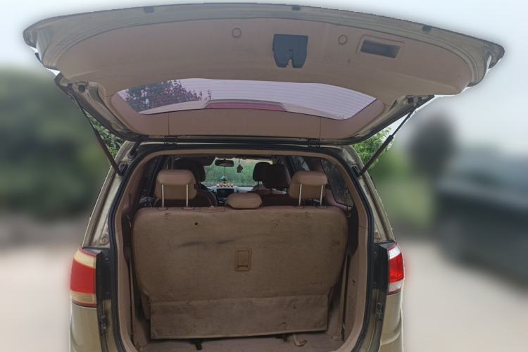Used Baojun 730 2014 1.5L manual luxury trim 7 seats Trunk