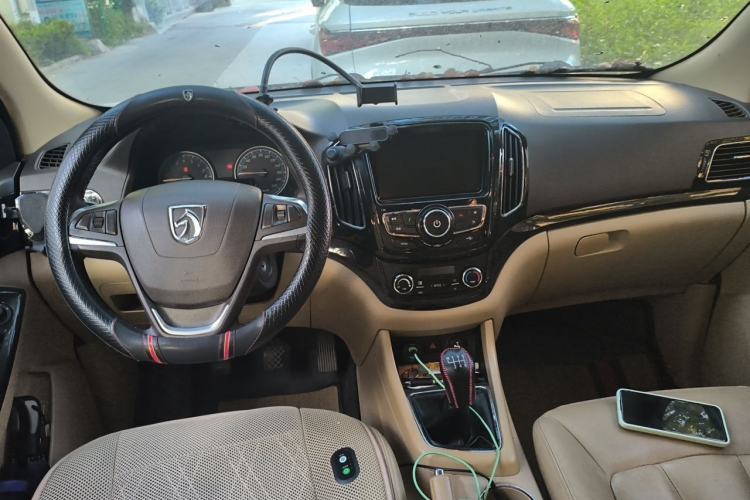 Used Baojun 730 2014 1.5L Manual Luxury Navigation ESP Version 7 Seats Center Console