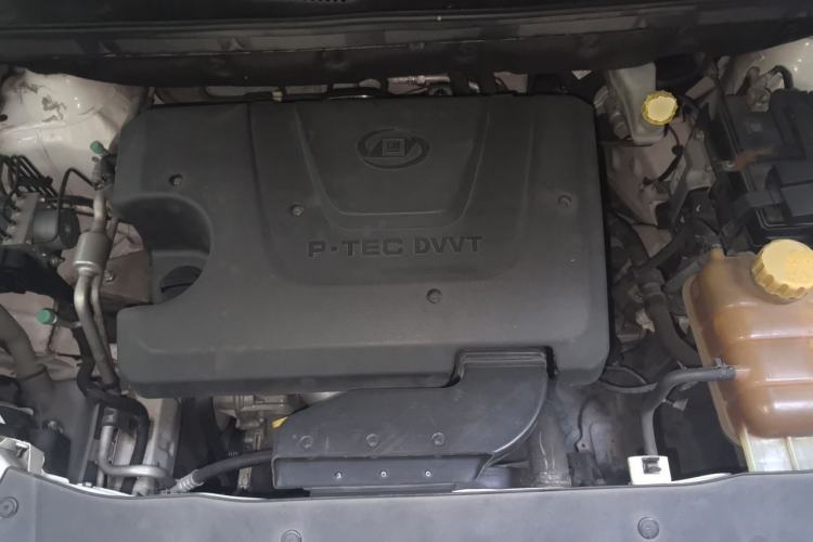 Used Baojun 730 2014 1.5L manual Comfort version 7 seats Engine Bay