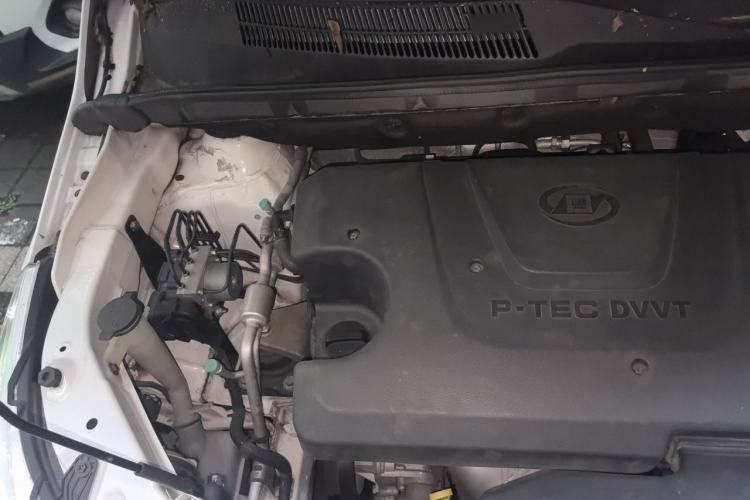 Used Baojun 730 2014 1.5L manual Comfort version 7 seats Engine Bay Right