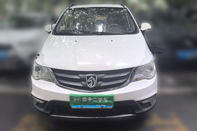 Used Baojun 730 2014 1.5L manual Comfort version 7 seats Front