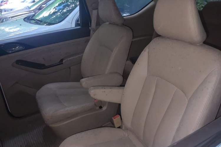 Used Baojun 730 2014 1.5L manual Comfort version 7 seats Left Rear Seat