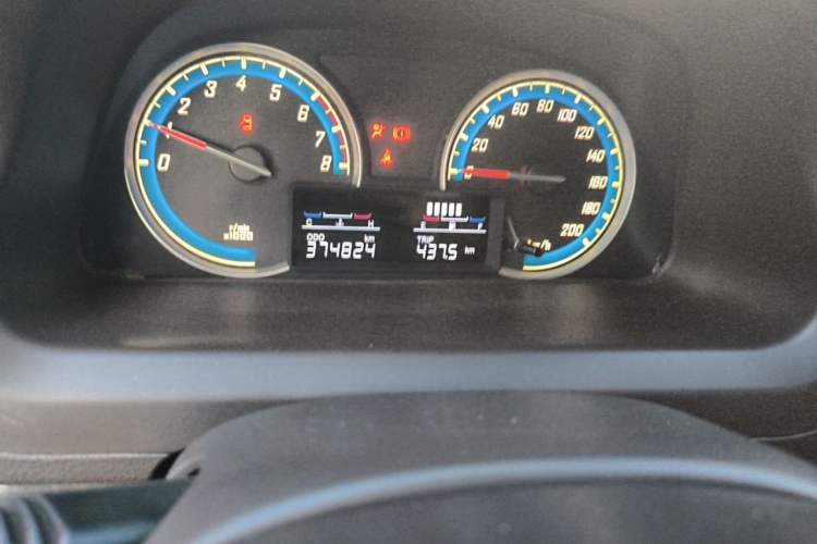 Used Baojun 730 2014 1.5L Manual Luxury Navigation ESP Version 7 Seats Odometer Close Up