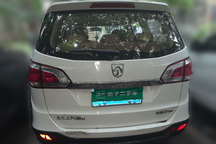 Used Baojun 730 2014 1.5L manual Comfort version 7 seats Rear