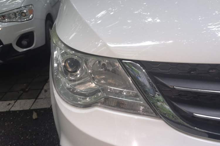 Used Baojun 730 2014 1.5L manual Comfort version 7 seats Right Front Headlight