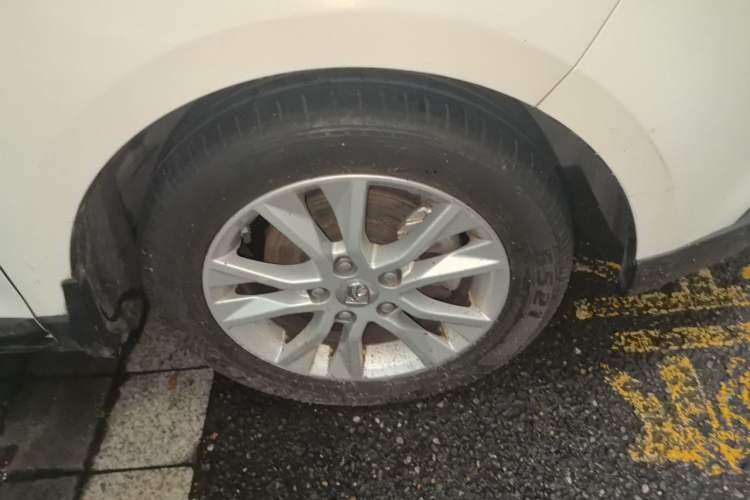 Used Baojun 730 2014 1.5L manual Comfort version 7 seats Right Front Wheel Hub